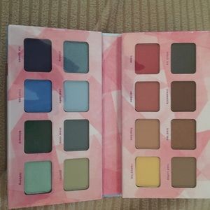 Essence beautiful pallete
